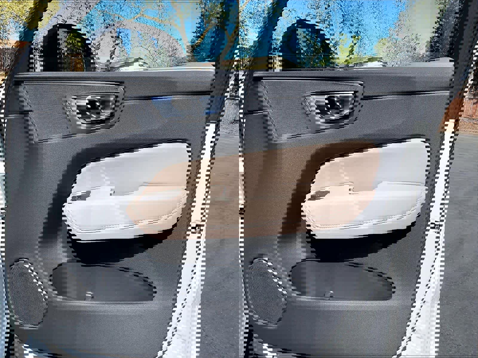 New 2026 Volvo XC60 T8 Plus w/ Protection Package Premier image 30