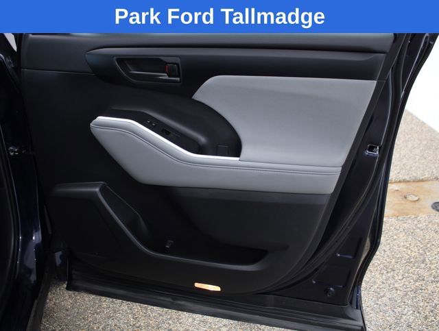 Used 2025 Toyota Highlander LE image 21