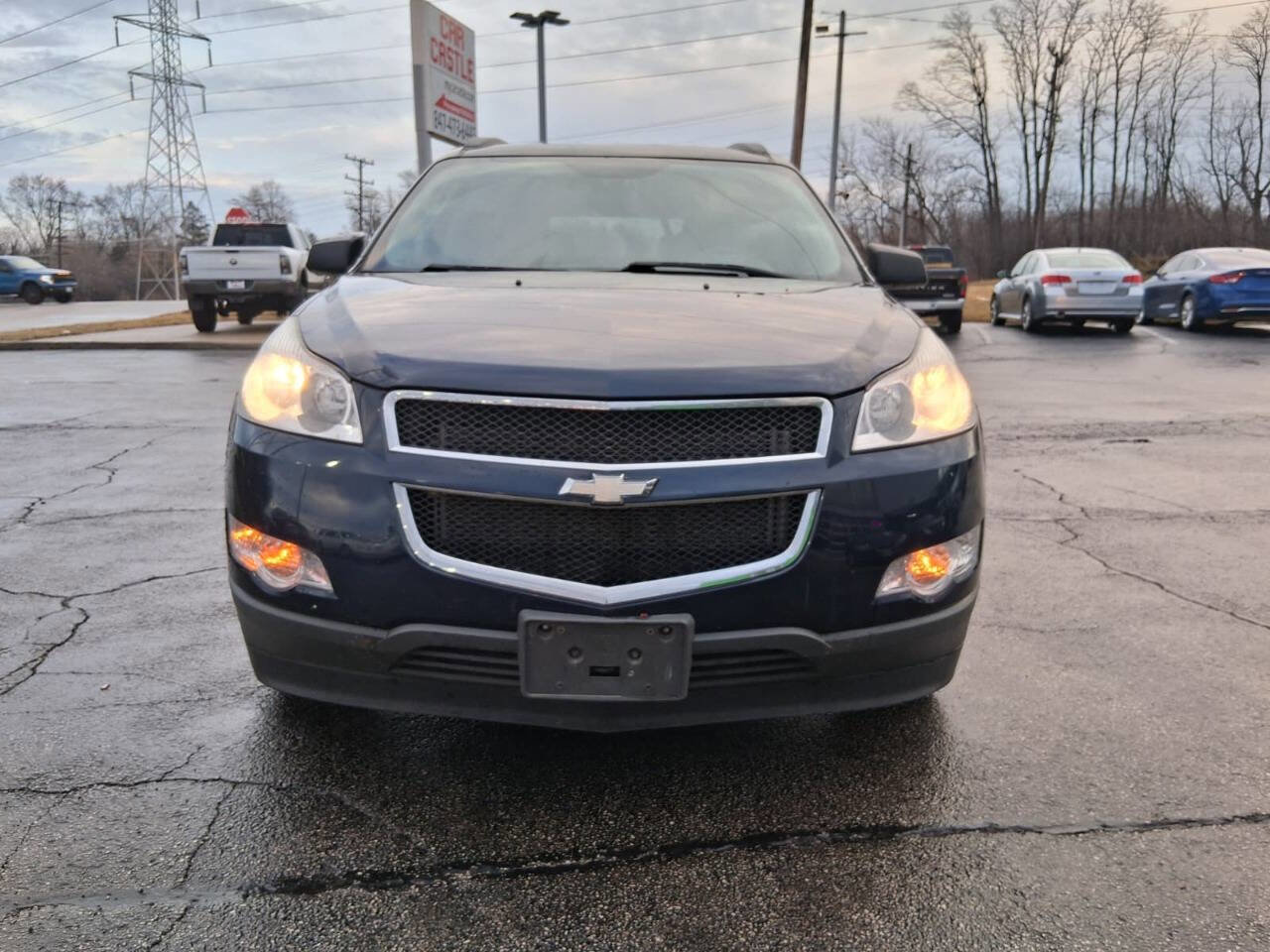 Used 2010 Chevrolet Traverse LS FWD image 2