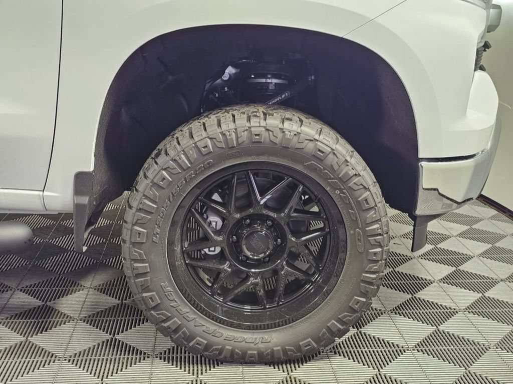 New 2025 Chevrolet Silverado 1500 LT w/ Z71 Off-Road Package AWD/4WD image 9