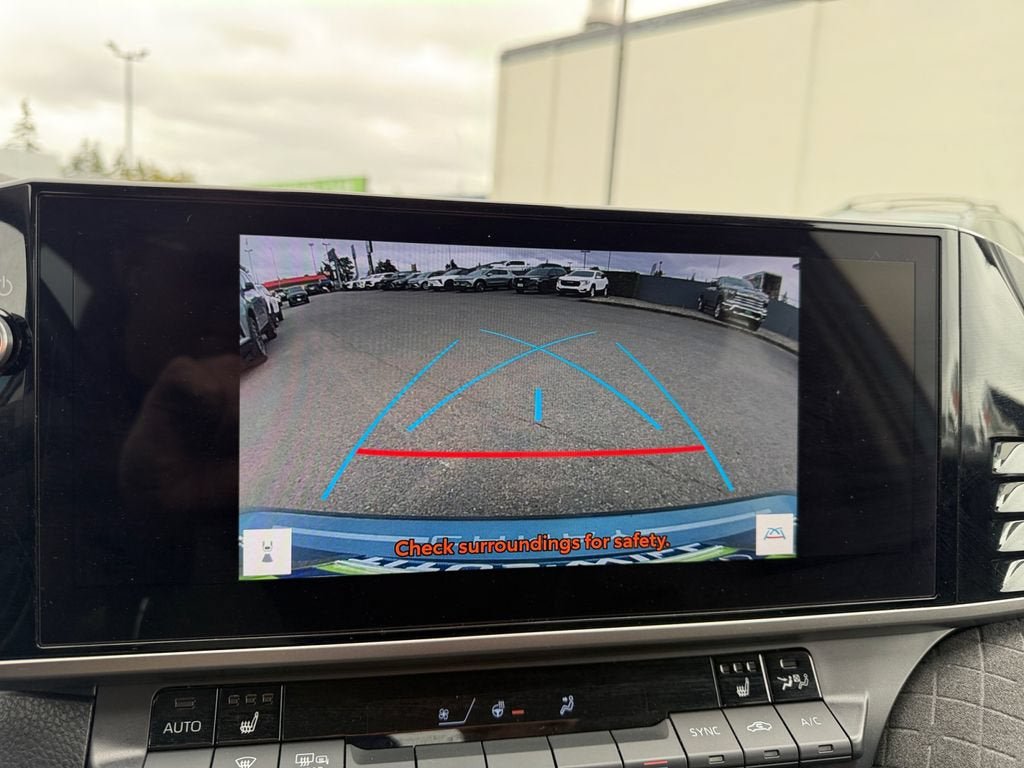 Used 2025 Toyota Camry XLE FWD image 17