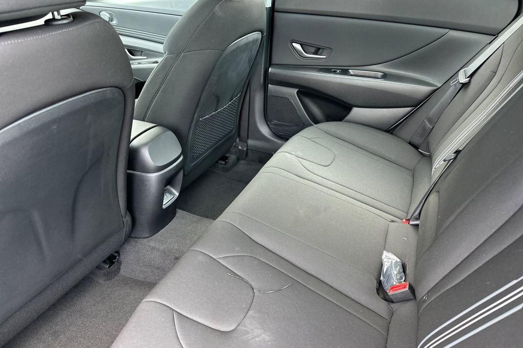 New 2025 Hyundai Elantra SEL image 9