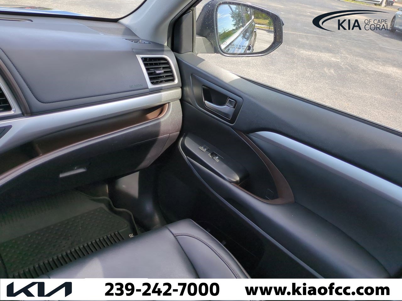 Used 2019 Toyota Highlander XLE image 15