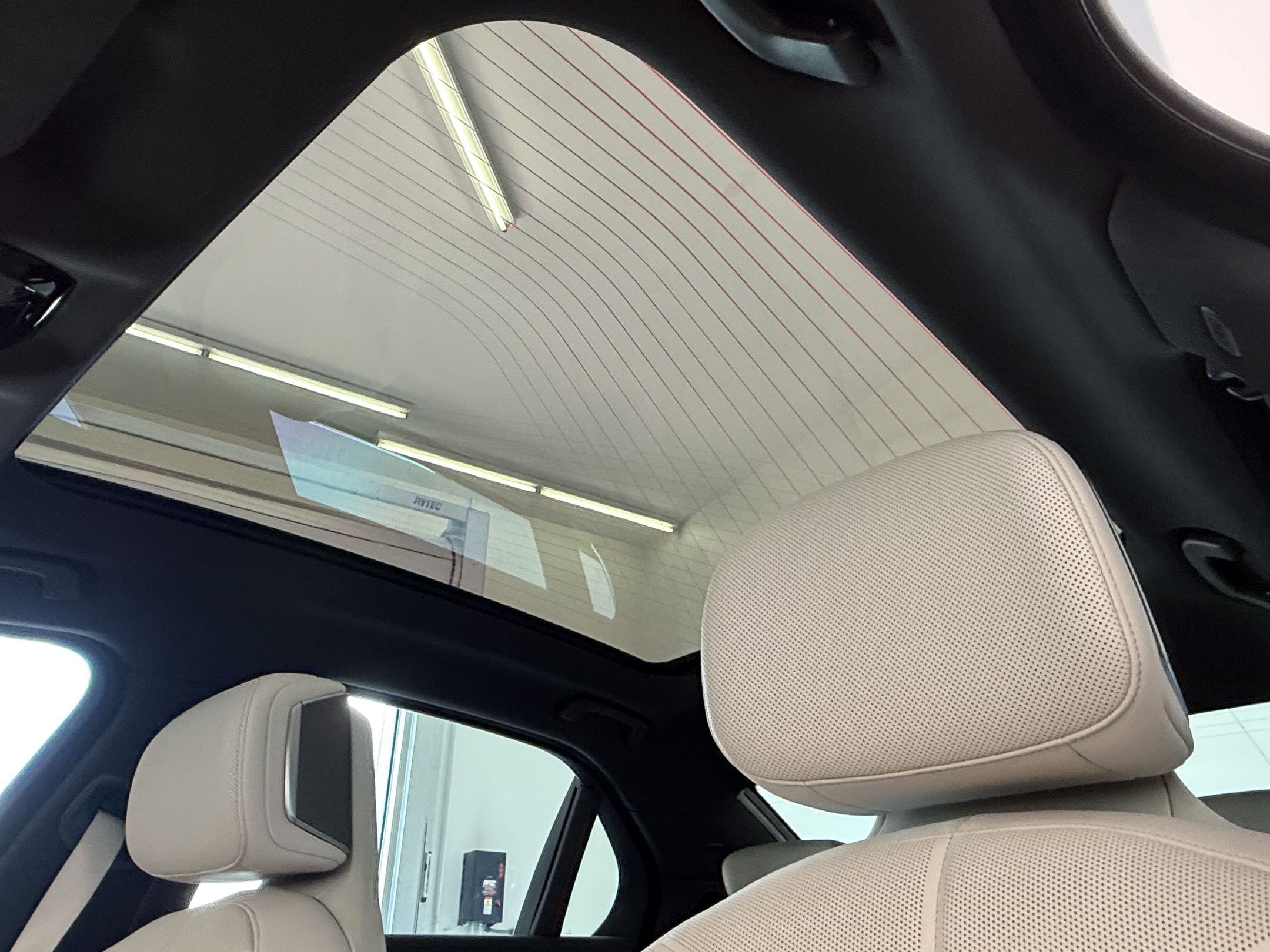 Certified 2023 BMW 760i xDrive AWD/4WD image 24