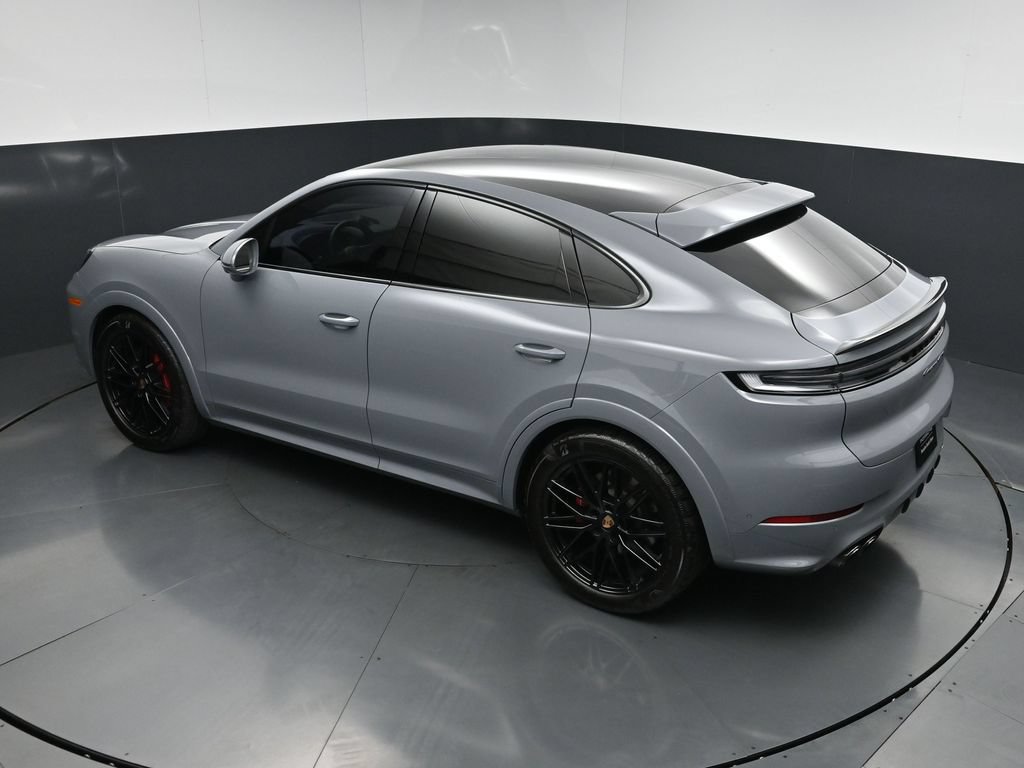 Certified 2025 Porsche Cayenne GTS AWD/4WD image 18
