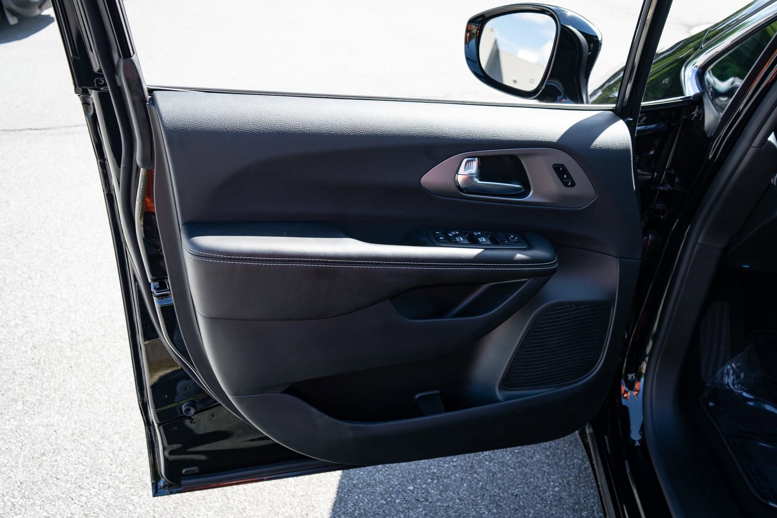 New 2027 Chrysler Pacifica Select FWD image 16