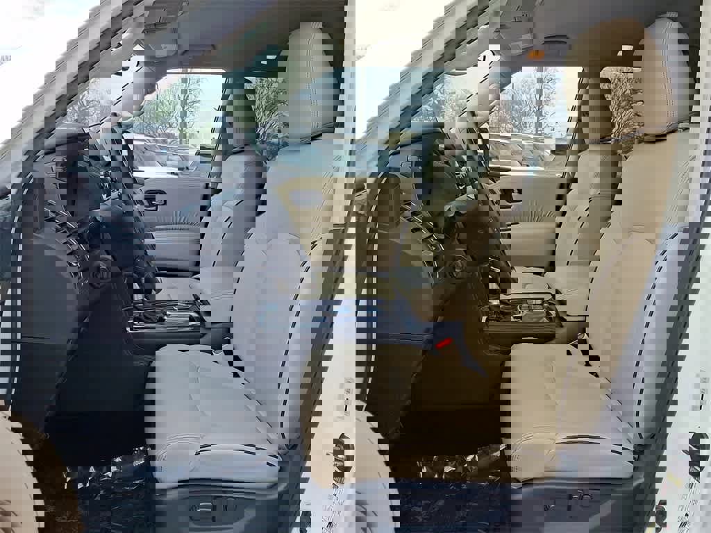 Used 2024 Nissan Armada SV image 15