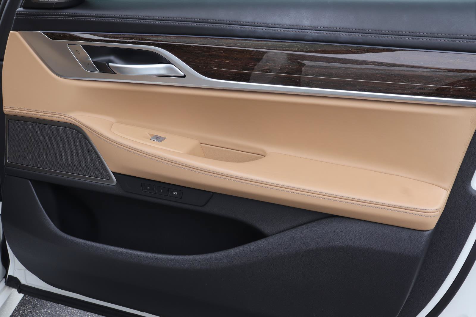 Used 2022 BMW 740i w/ Premium Package RWD image 15