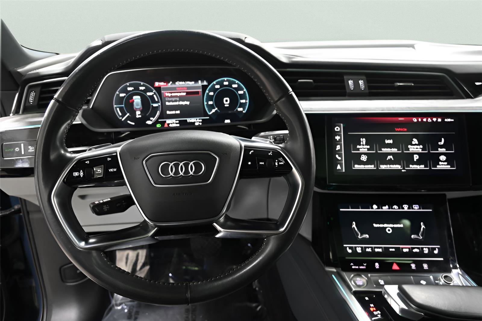 Used 2020 Audi e-tron Prestige w/ Prestige Package image 11