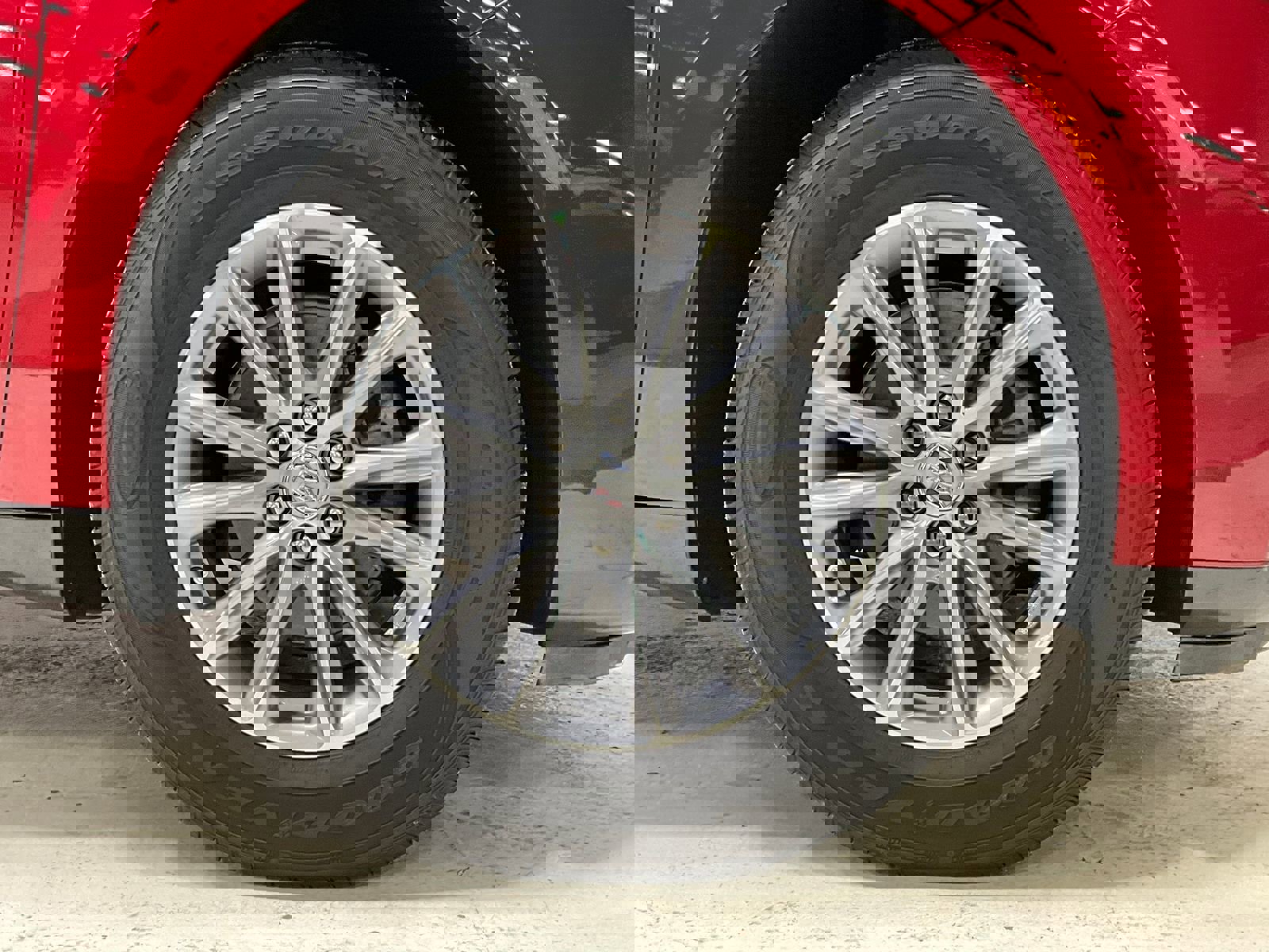 Used 2024 Buick Enclave Essence image 11