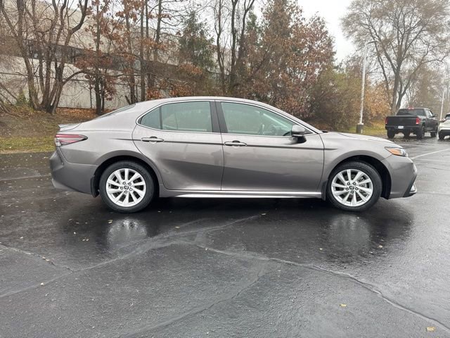 Used 2024 Toyota Camry SE image 4