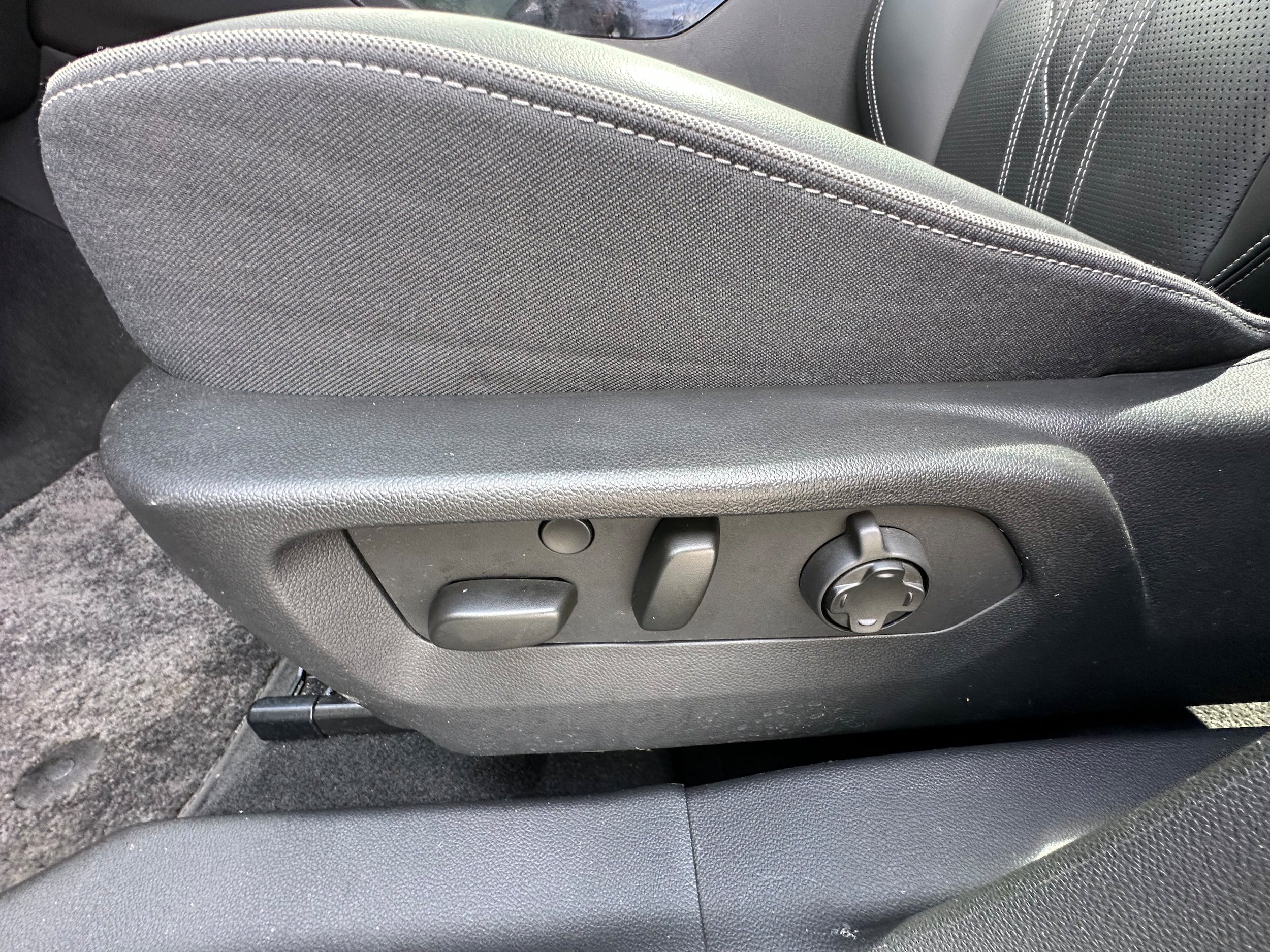Used 2024 Buick Envision Avenir AWD/4WD image 24