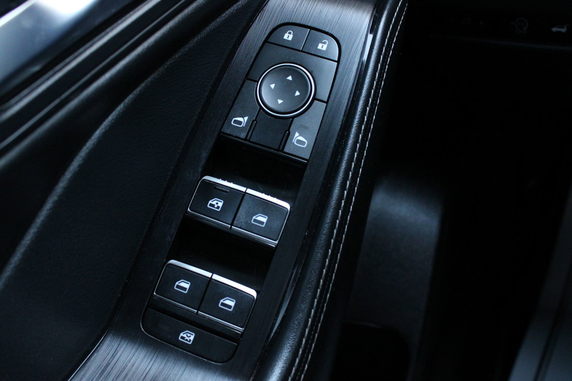 Used 2023 Nissan Rogue SL FWD image 23