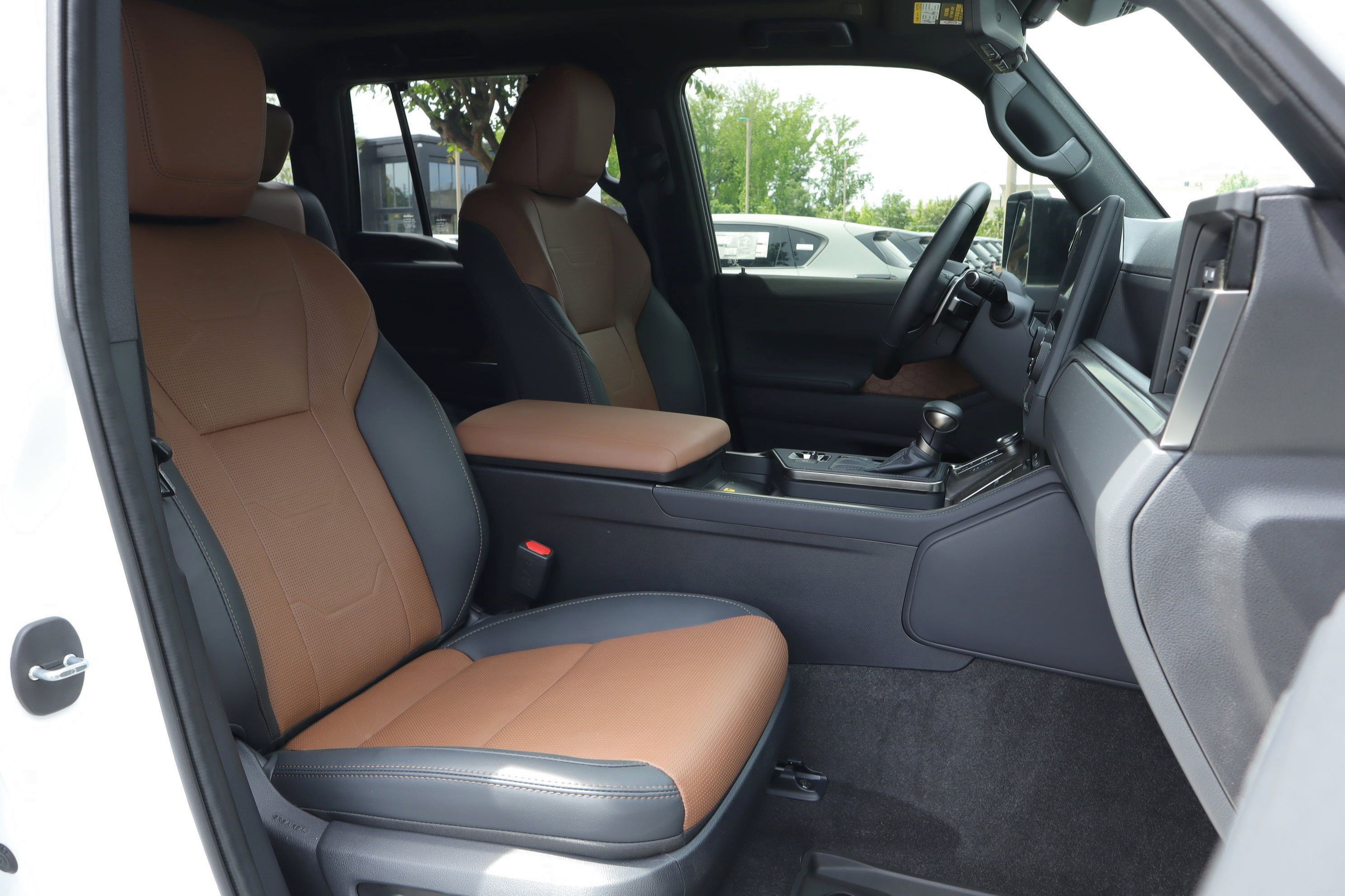 Used 2024 Lexus GX 550 w/ Accessory Package (Z1) AWD/4WD image 30