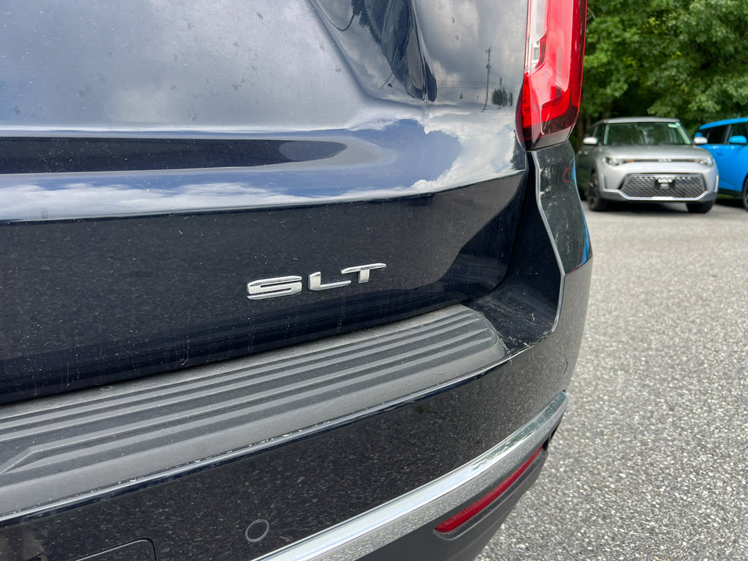 Used 2024 GMC Yukon SLT w/ SLT Luxury Package image 5