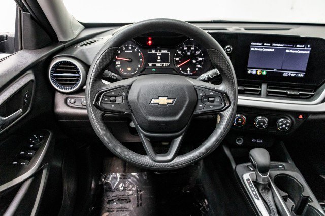 Used 2024 Chevrolet Trax LS image 23