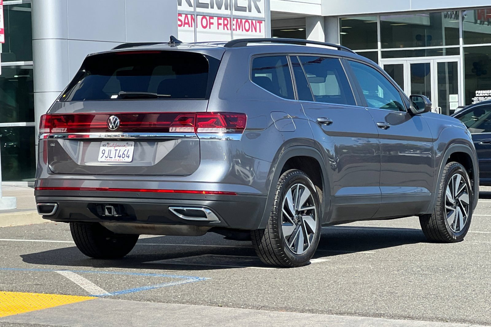 Used 2024 Volkswagen Atlas SE FWD image 4