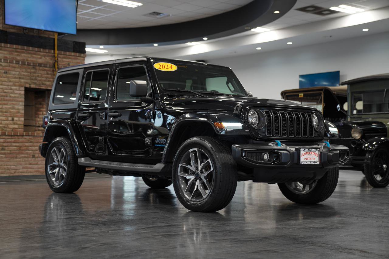 Used 2024 Jeep Wrangler Unlimited w/ Convenience Group AWD/4WD image 5