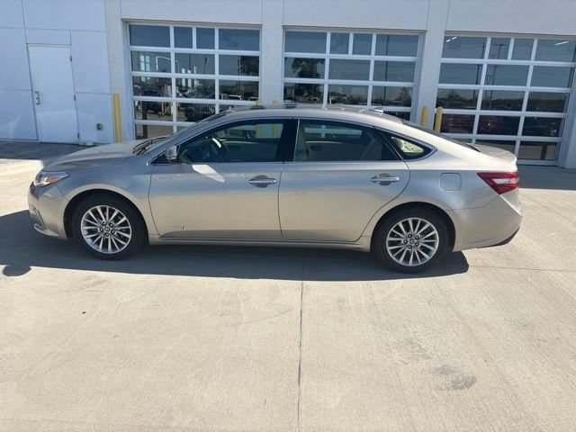Used 2017 Toyota Avalon Limited w/ All Weather Liner Package FWD image 6