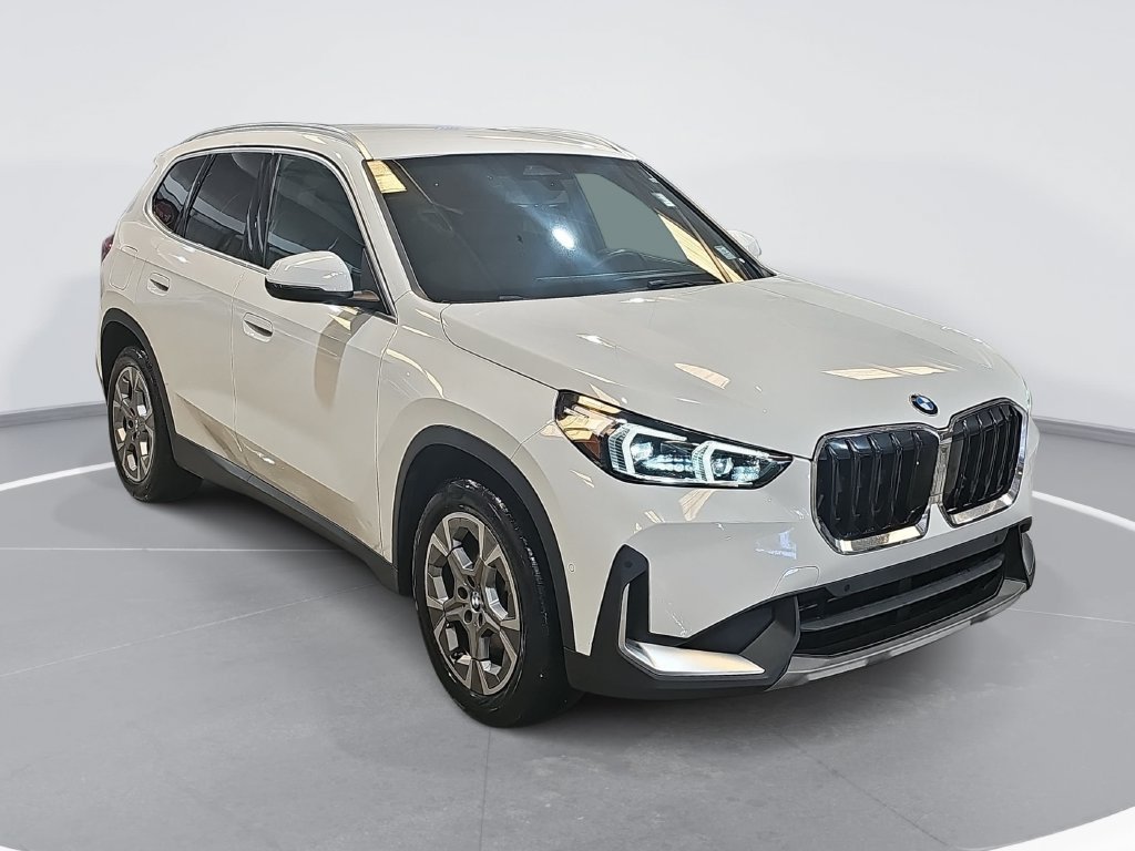 Used 2023 BMW X1 xDrive28i AWD/4WD image 3
