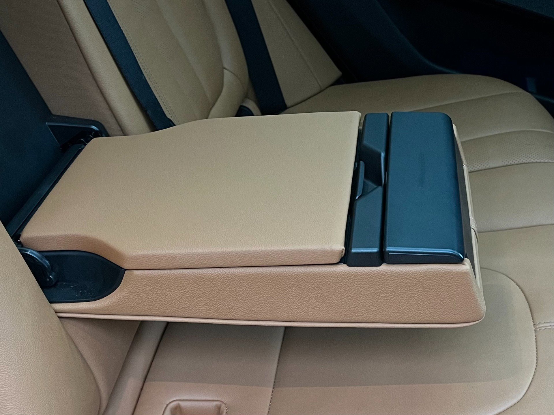 Used 2022 BMW X5 M50i w/ Executive Package image 37