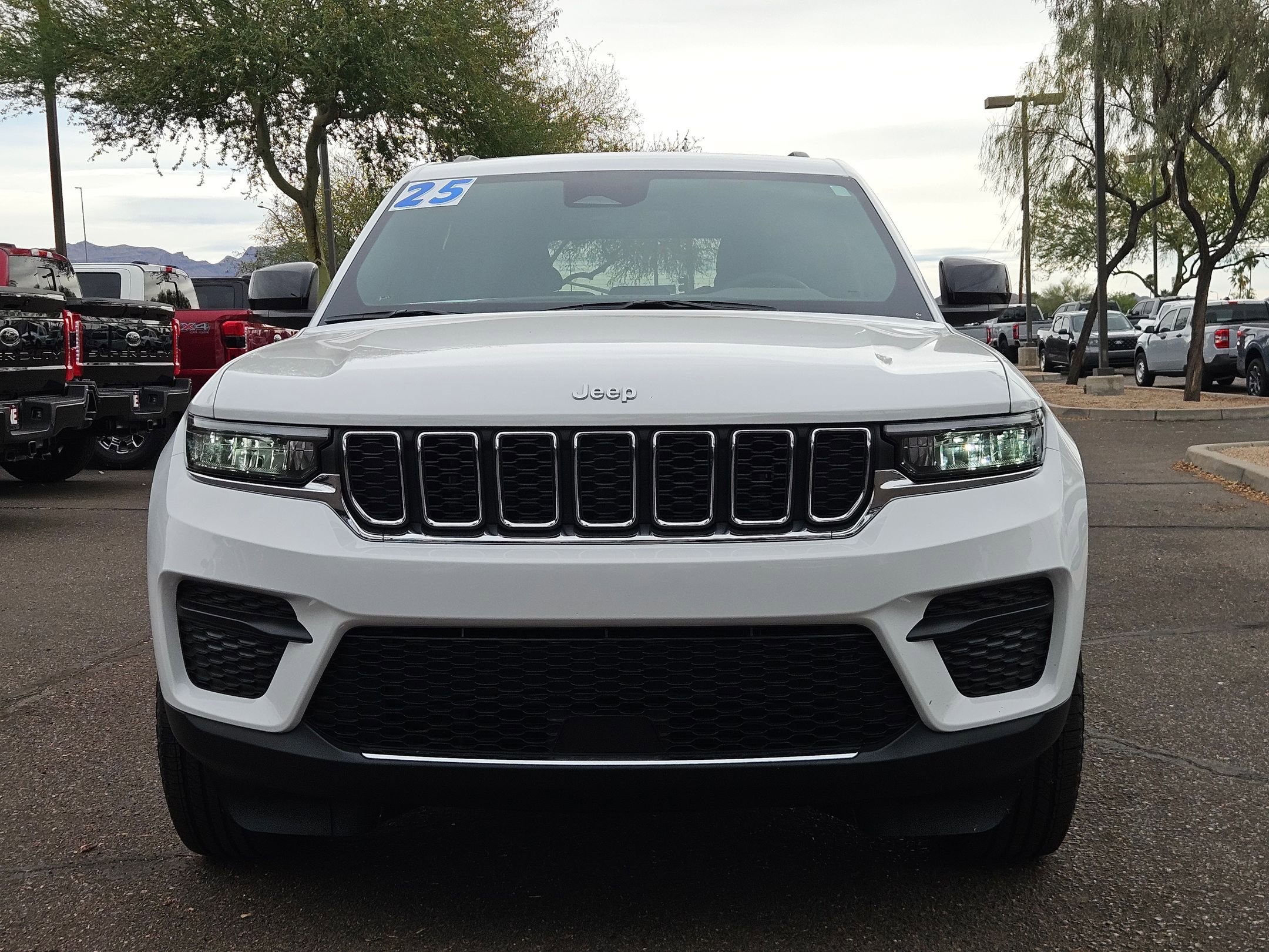 Used 2025 Jeep Grand Cherokee Laredo w/ Trailer Tow Package RWD image 2