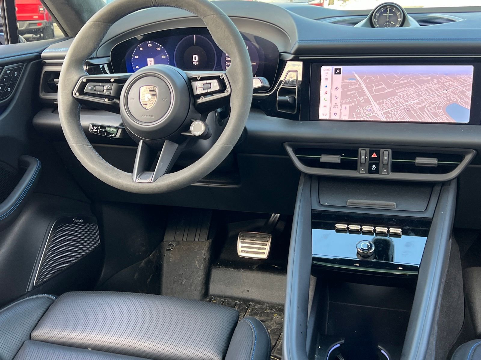 Certified 2025 Porsche Macan Turbo Electric image 15