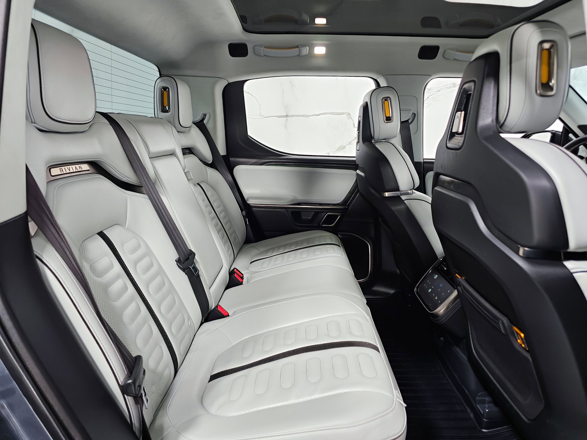 Used 2022 Rivian R1T Adventure image 24