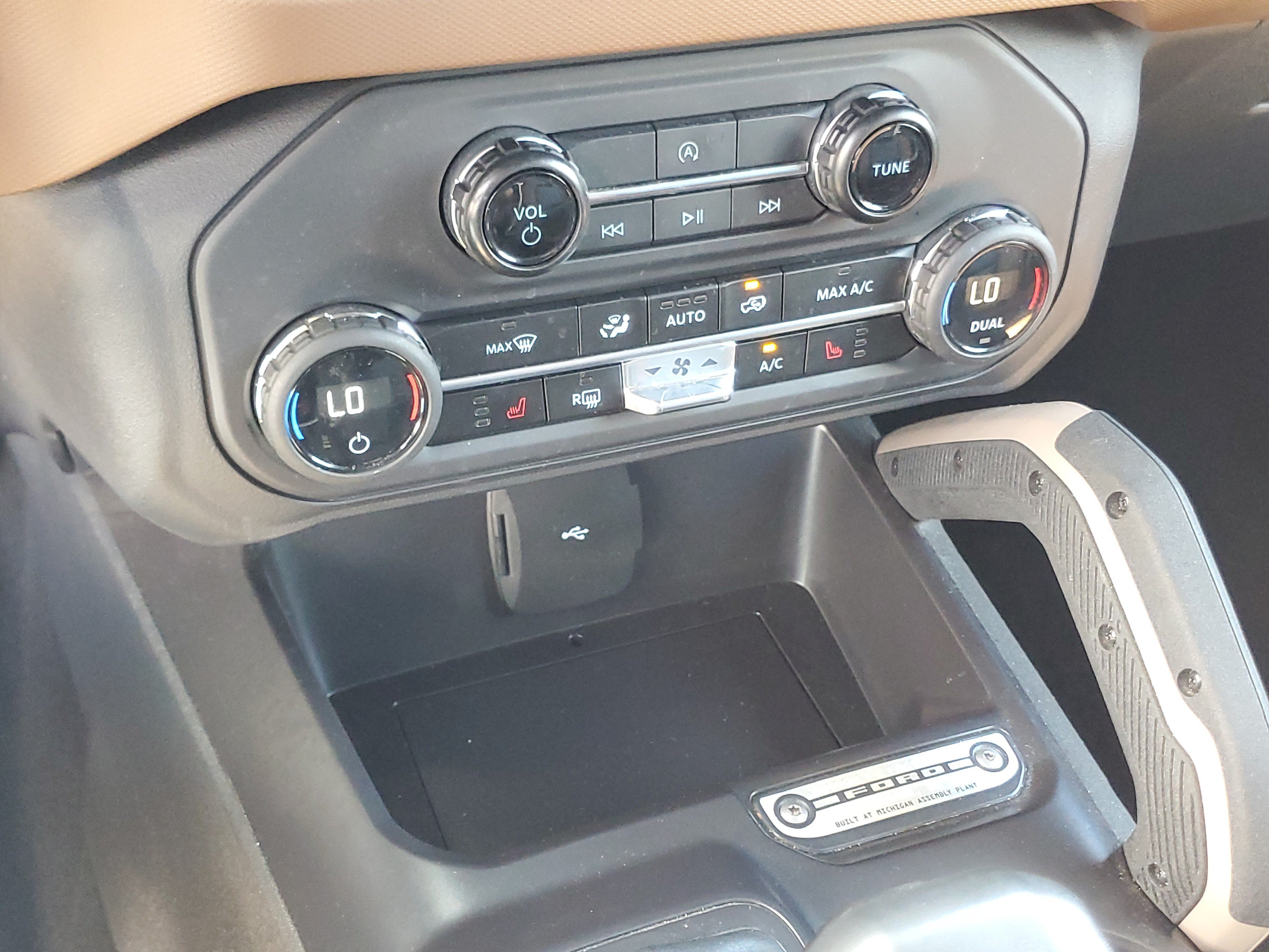 Used 2024 Ford Bronco Outer Banks w/ Sasquatch Package AWD/4WD image 18