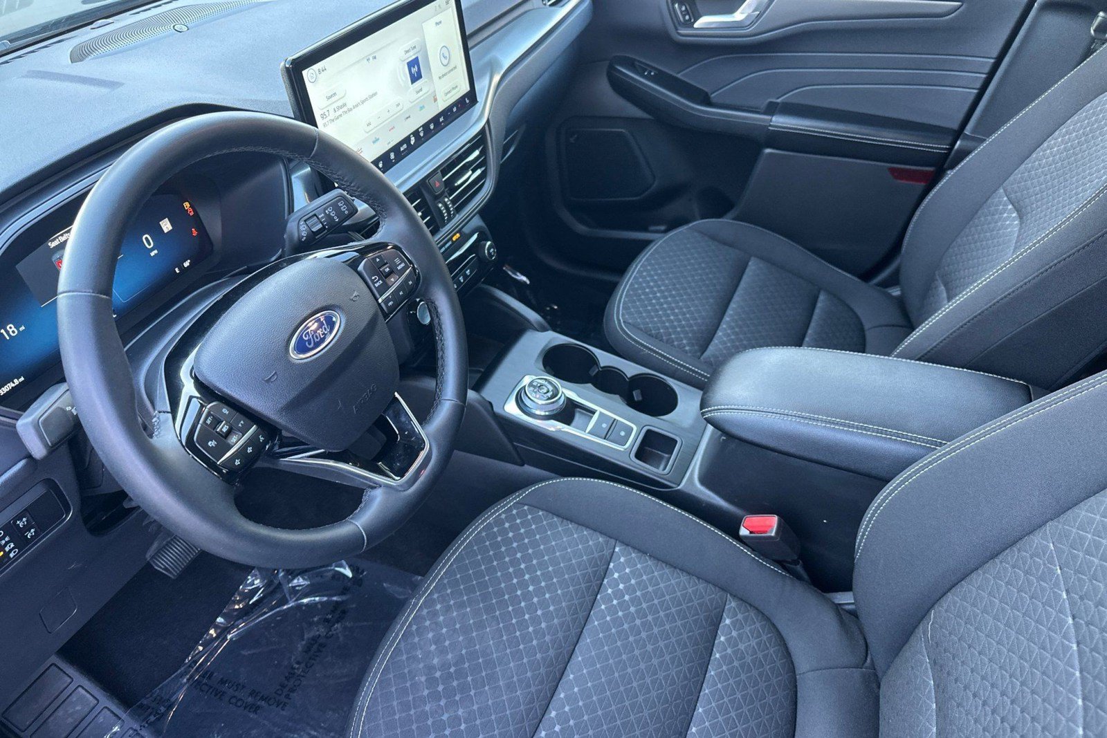 Used 2025 Ford Escape Active w/ Active Premium Tech Pack AWD/4WD image 4