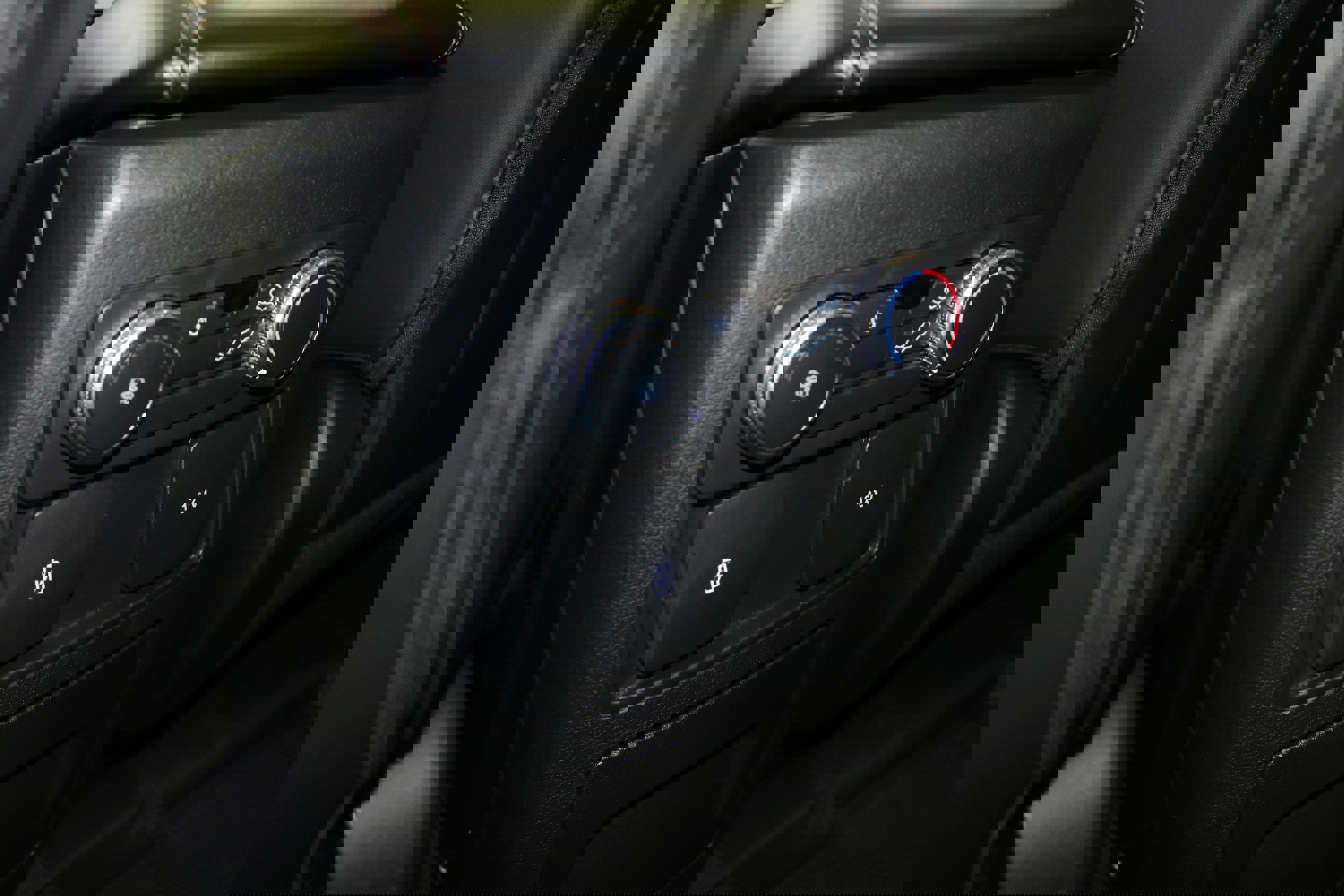 Used 2022 Ford Explorer XLT w/ Equipment Group 202A image 33