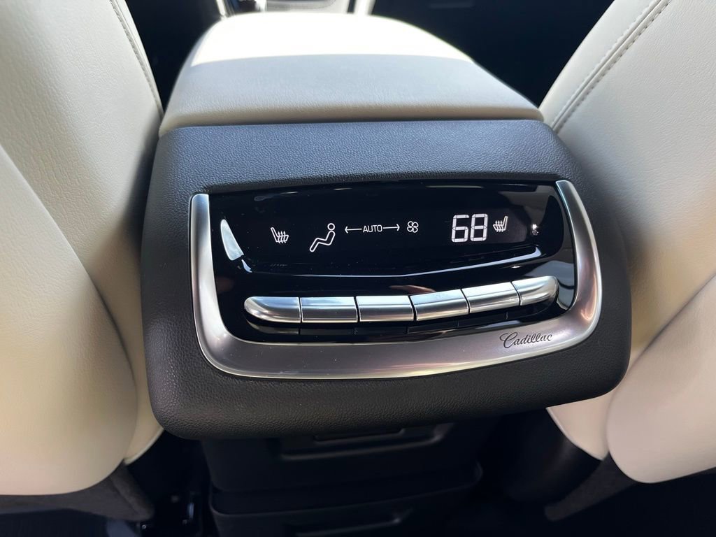 Used 2024 Cadillac XT6 Sport w/ Technology Package image 23