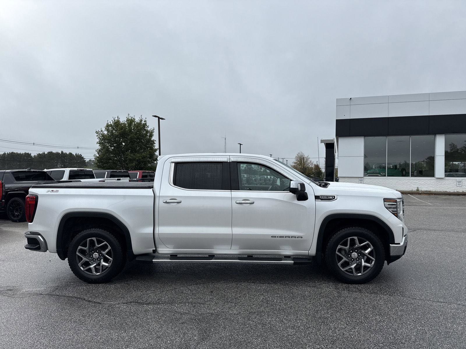 Used 2022 GMC Sierra 1500 SLT w/ SLT Premium Plus Package image 4
