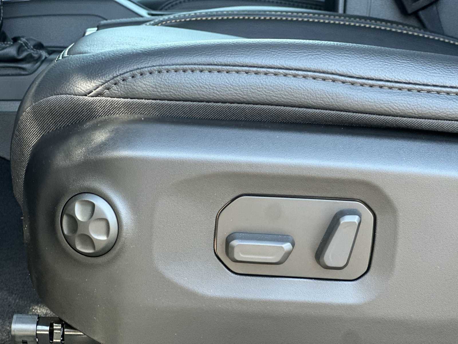 New 2025 Jeep Gladiator Sport image 14