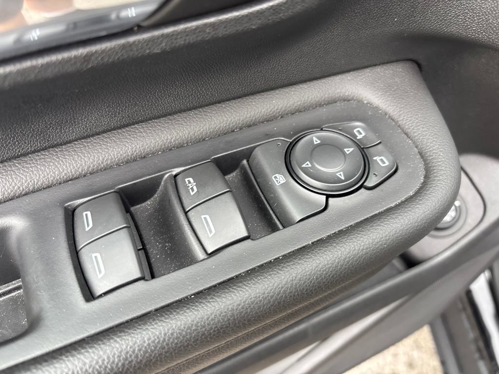 Used 2023 GMC Terrain SLT AWD/4WD image 16