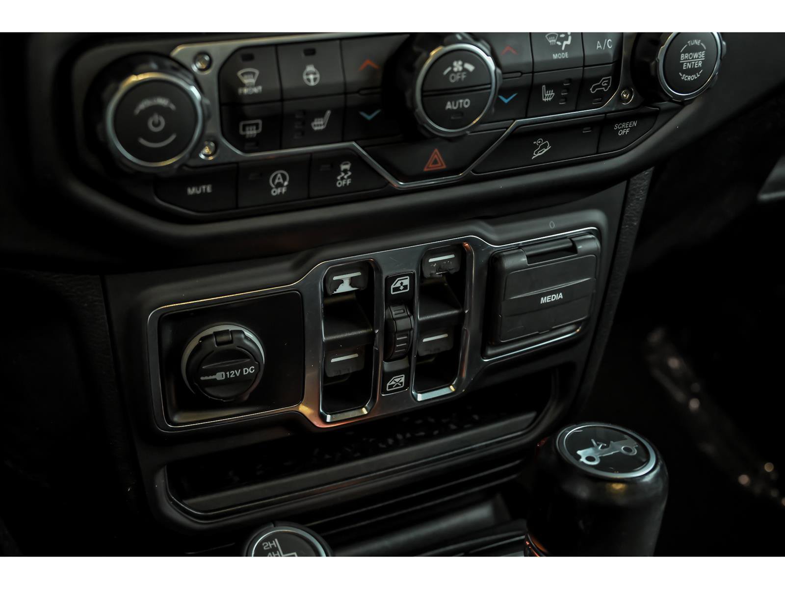 Used 2019 Jeep Wrangler Unlimited Sahara AWD/4WD image 22