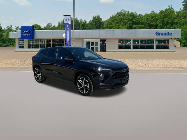 Used 2024 Chevrolet Trax RS w/ Sunroof Package FWD image 6