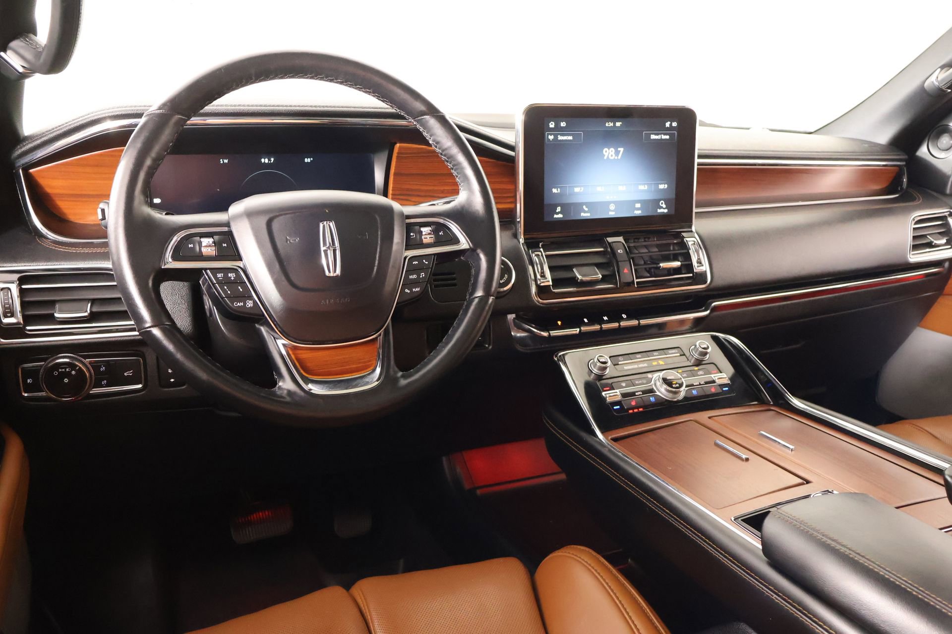 Used 2021 Lincoln Navigator Reserve w/ Luxury Package AWD/4WD image 2