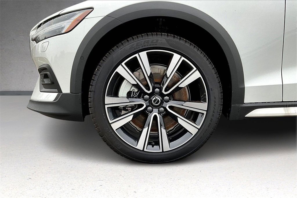 New 2026 Volvo V60 B5 Cross Country Ultra w/ Climate Package image 13
