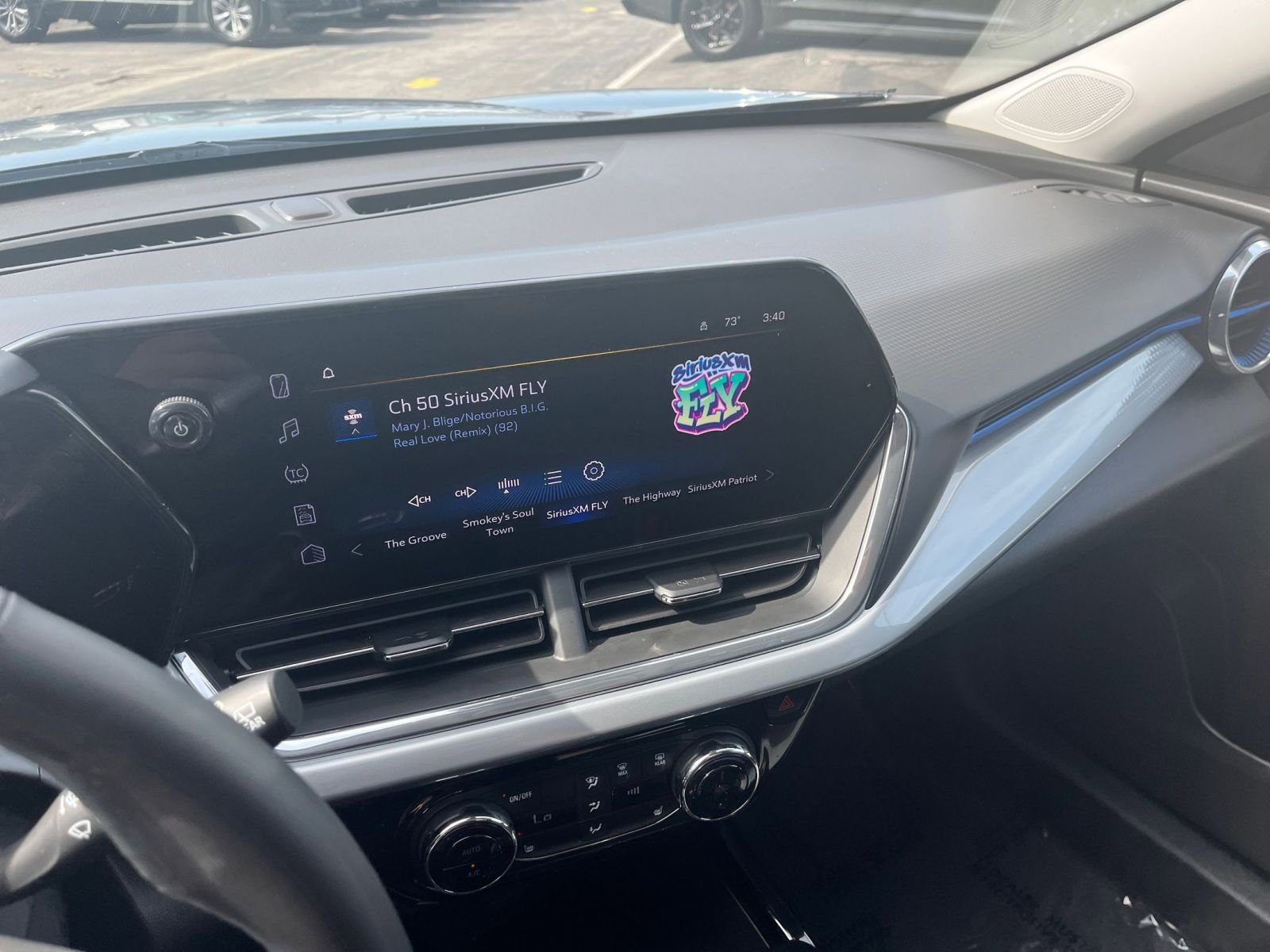 Used 2025 Chevrolet Trax LT w/ LT Convenience Package image 17