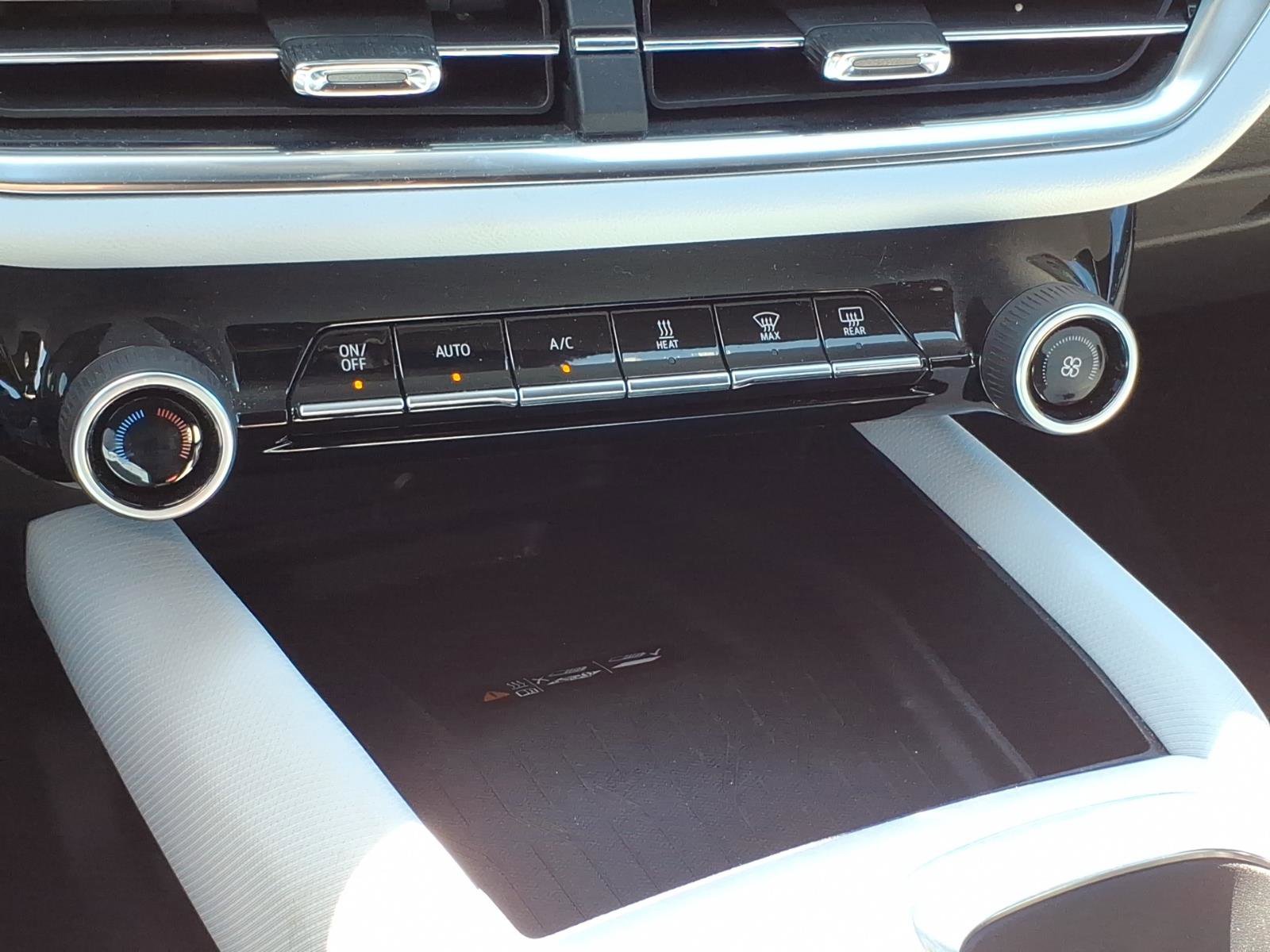 Used 2025 Chevrolet Equinox EV LT FWD image 20