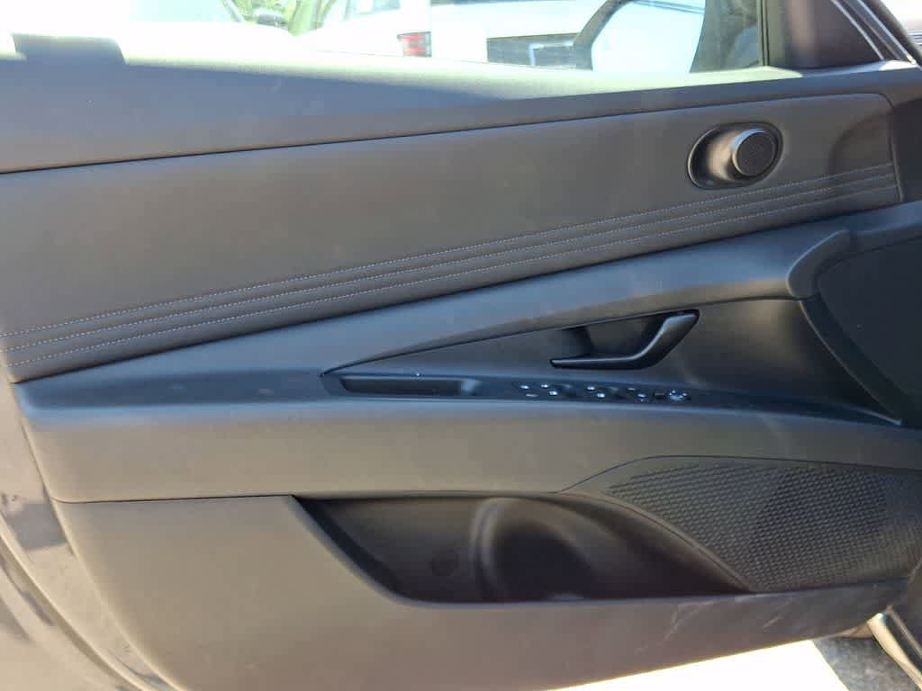 Used 2025 Hyundai Elantra Sport FWD image 12