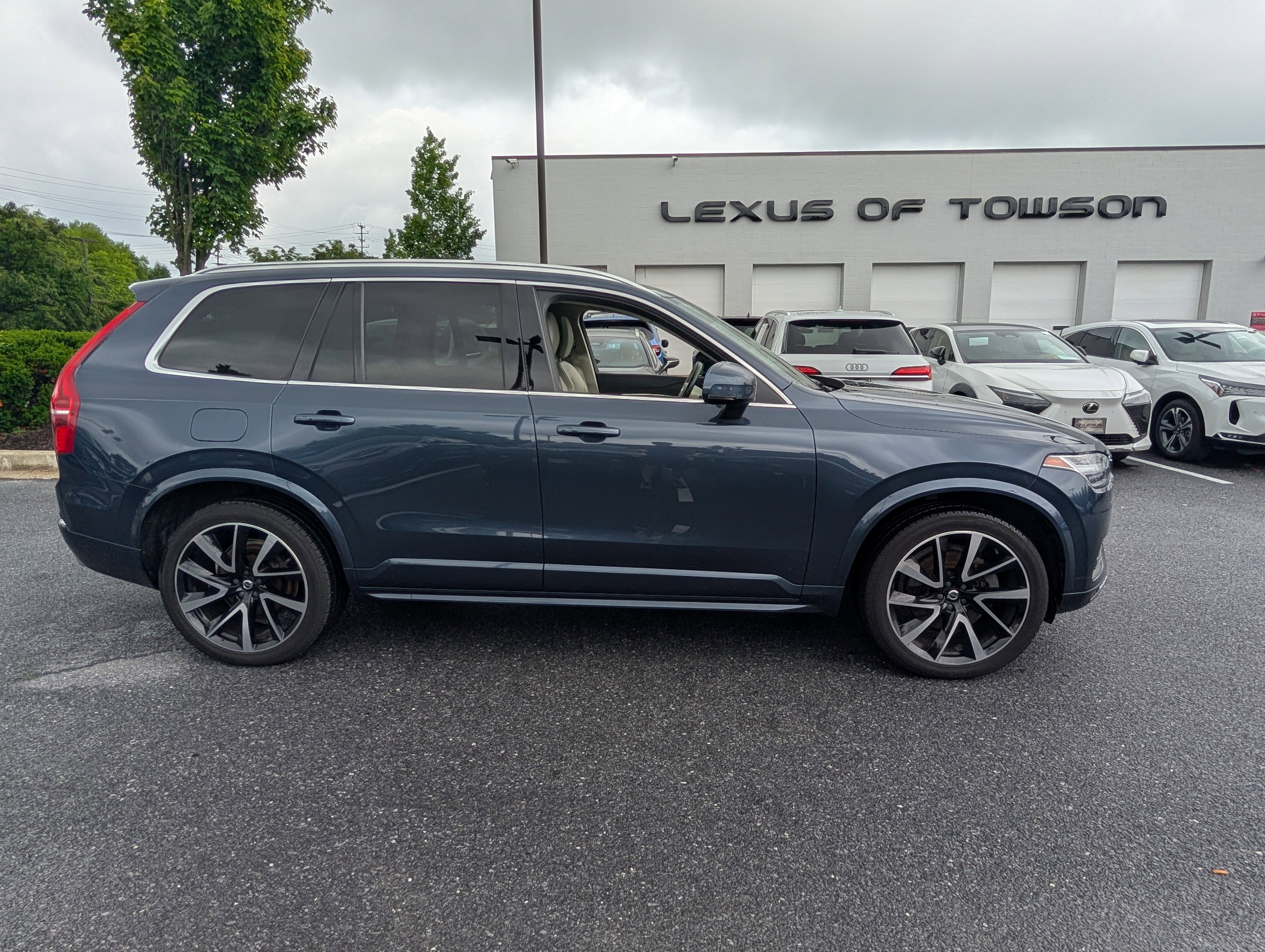 Used 2020 Volvo XC90 T6 Momentum AWD/4WD image 2