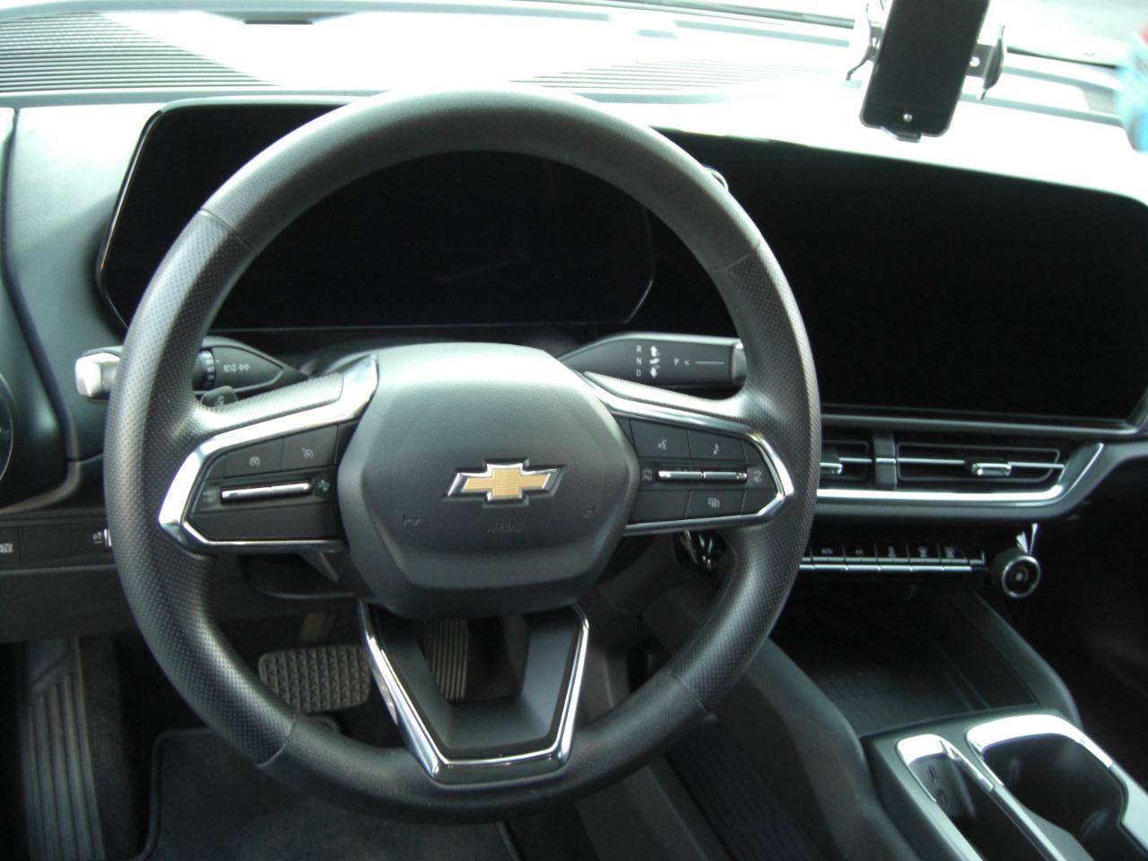 Used 2025 Chevrolet Equinox EV LT image 4