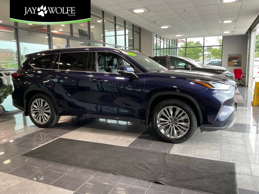 Used 2023 Toyota Highlander Platinum AWD/4WD image 1