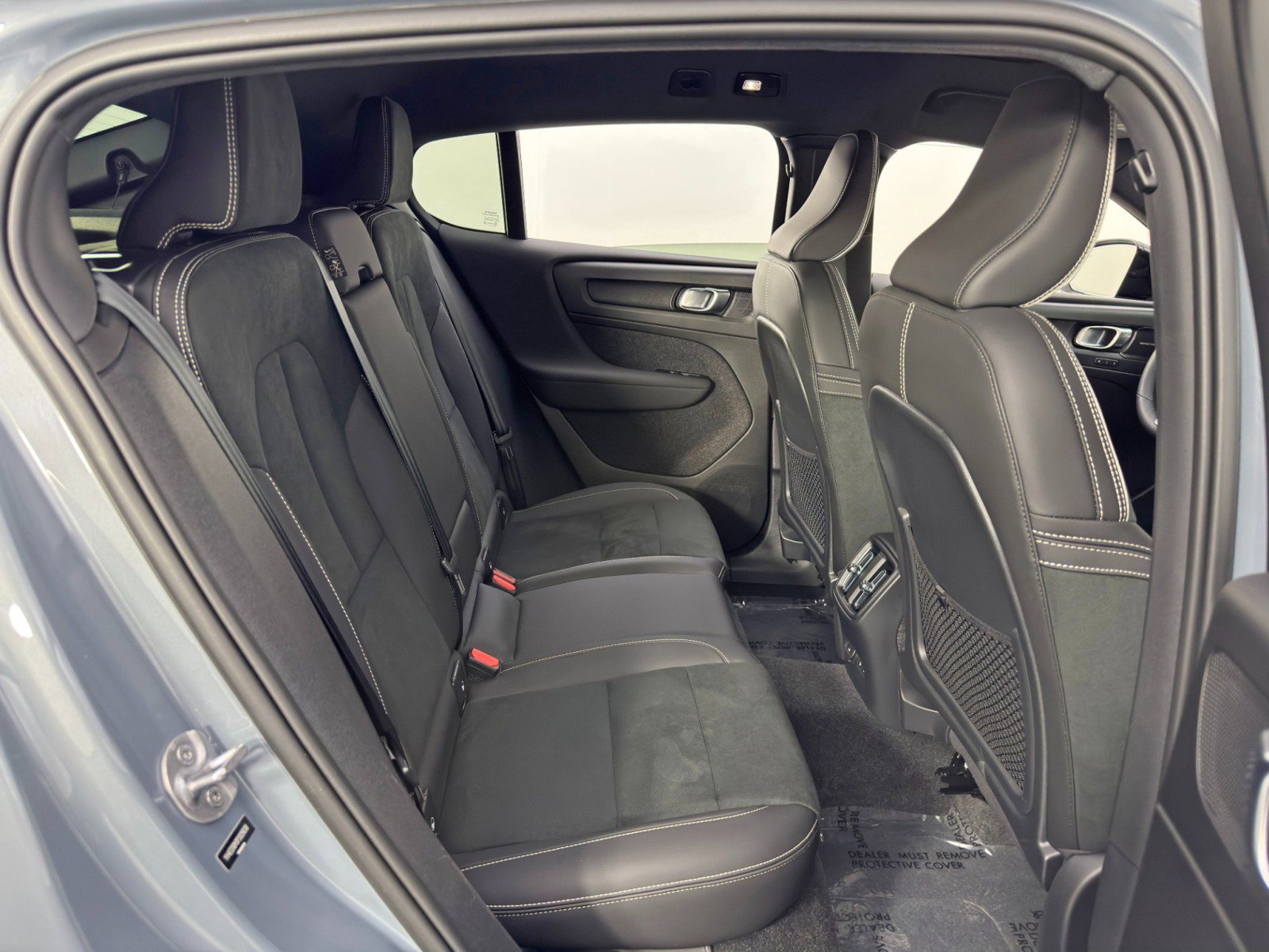 Used 2023 Volvo C40 P8 Recharge Ultimate image 36