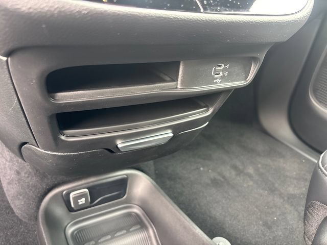 New 2027 Chrysler Pacifica Select w/ Family Tech Group FWD image 25