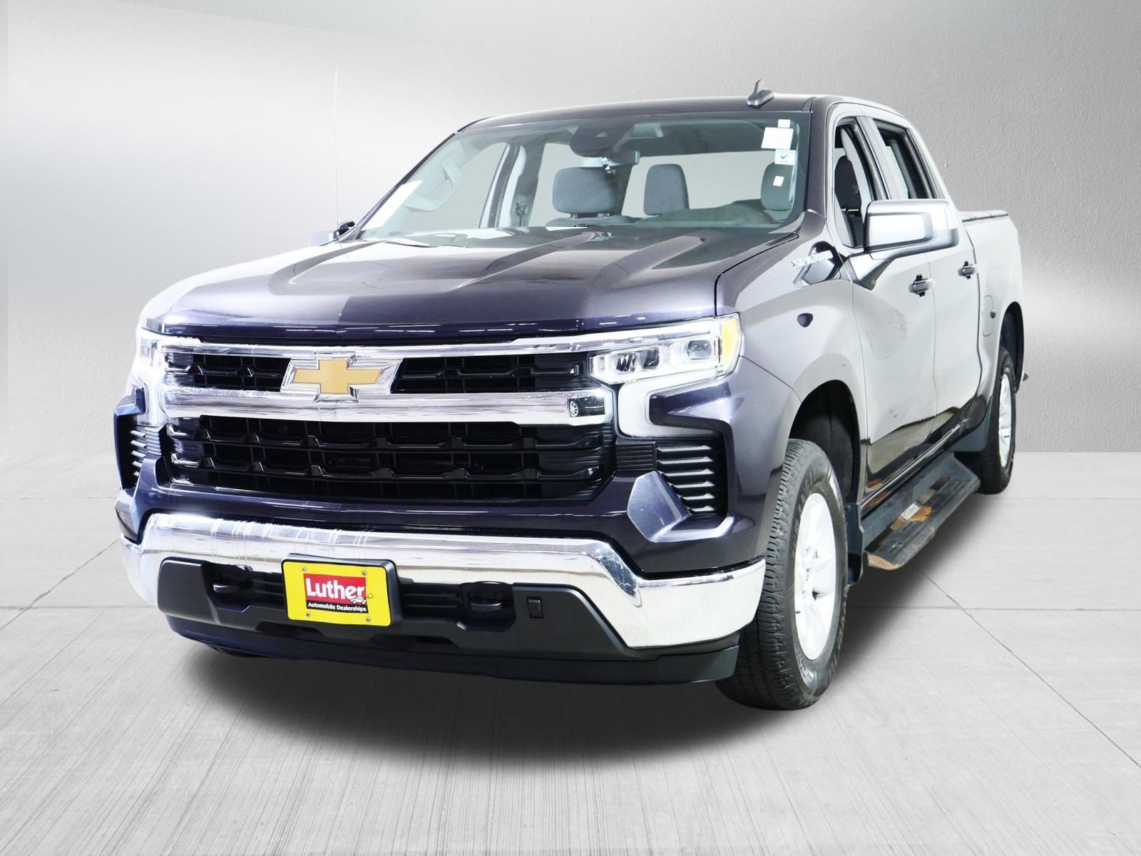 Used 2022 Chevrolet Silverado 1500 LT AWD/4WD image 3