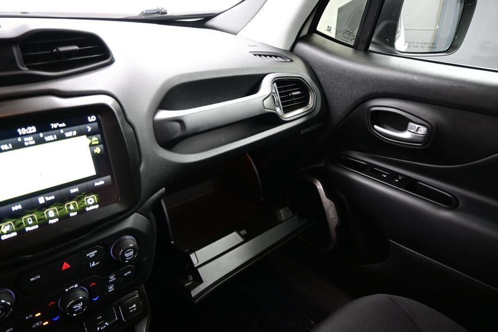 Used 2023 Jeep Renegade Latitude AWD/4WD image 19