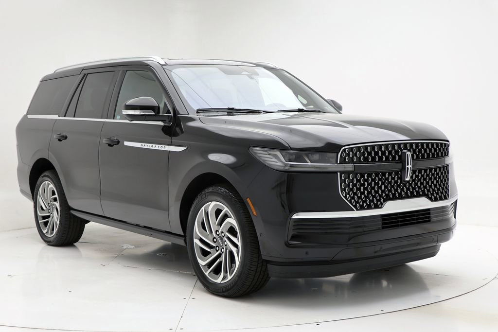 Used 2025 Lincoln Navigator Reserve AWD/4WD image 4